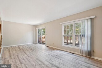 2917 Village Spring Ln in Vienna, VA - Building Photo - Building Photo