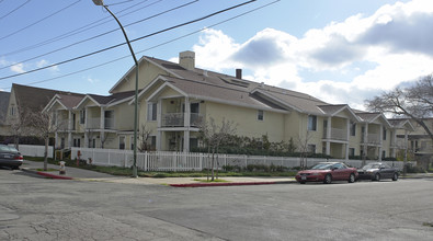 Downs Senior Housing in Emeryville, CA - Building Photo - Building Photo