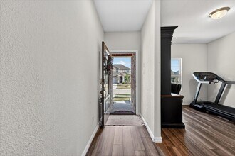 210 Briarwood Ln in Lake Dallas, TX - Building Photo - Building Photo