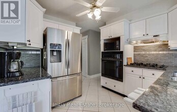 28 Summerhill Rd in East Gwillimbury, ON - Building Photo - Building Photo