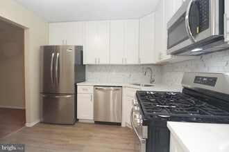 58 Chambord Ct in Hamilton Township, NJ - Building Photo - Building Photo