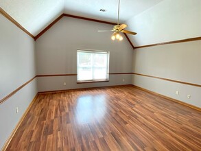 876 Wood Cade Cove in Memphis, TN - Foto de edificio - Building Photo