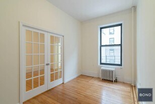 218 W 72nd St in New York, NY - Building Photo