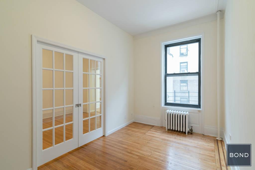 218 W 72nd St in New York, NY - Building Photo