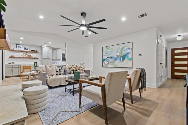 5102 Summerset Trail in Austin, TX - Building Photo - Building Photo