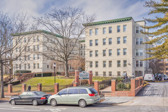 Twin Oaks in Washington, DC - Building Photo - Building Photo