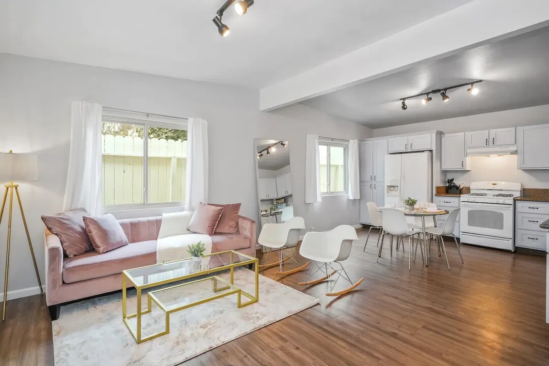 728 Stepney Pl, Unit 728 1.5 in Inglewood, CA - Building Photo