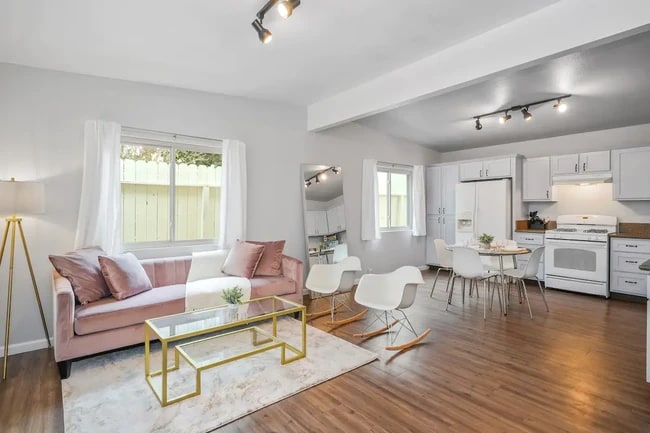 property at 728 Stepney Pl