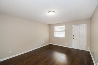 5038 Locksley Ave in Jacksonville, FL - Building Photo - Building Photo