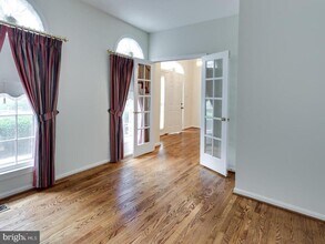 8301 Crosspointe Dr in Fairfax Station, VA - Building Photo - Building Photo