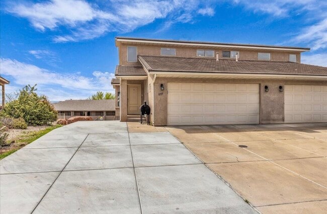 property at 1277 W Las Hurdes Dr