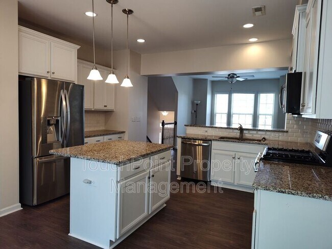 513 Dulaney Dr in Tega Cay, SC - Building Photo - Building Photo