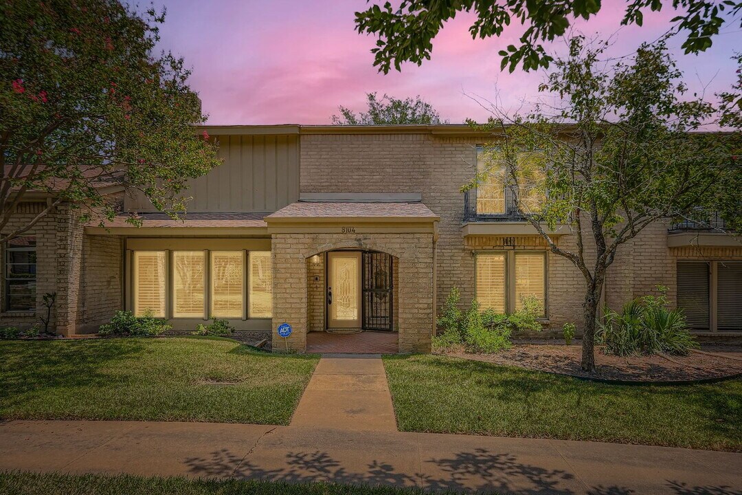 8104 East Ct in Austin, TX - Building Photo