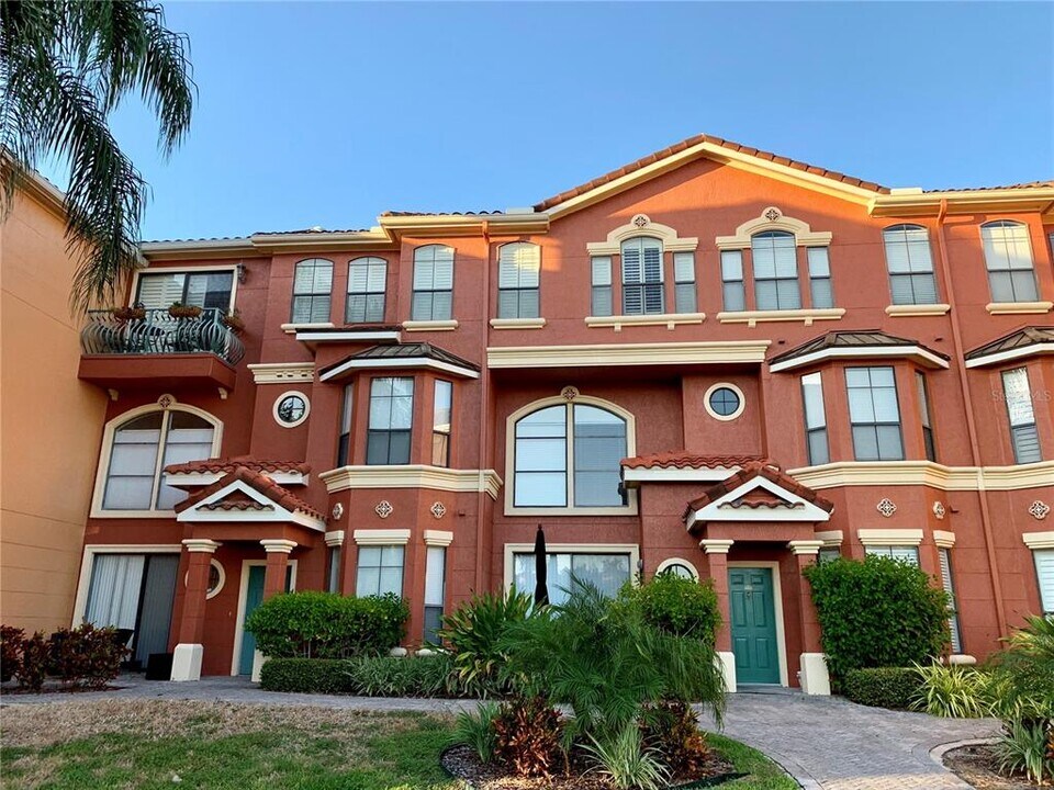2717 Via Cipriani in Clearwater, FL - Building Photo
