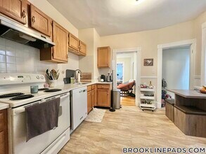 16 Fuller St, Unit 1 in Brookline, MA - Building Photo - Building Photo