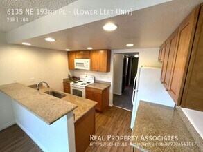 6135 NE 193rd Pl in Kenmore, WA - Building Photo - Building Photo