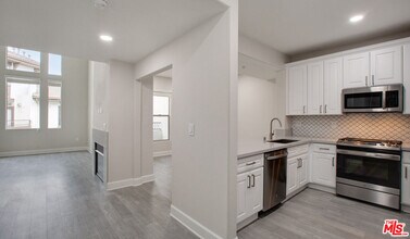 6260 W 3rd St in Los Angeles, CA - Building Photo - Building Photo
