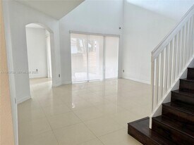 10802 NW 84th Ln in Doral, FL - Building Photo