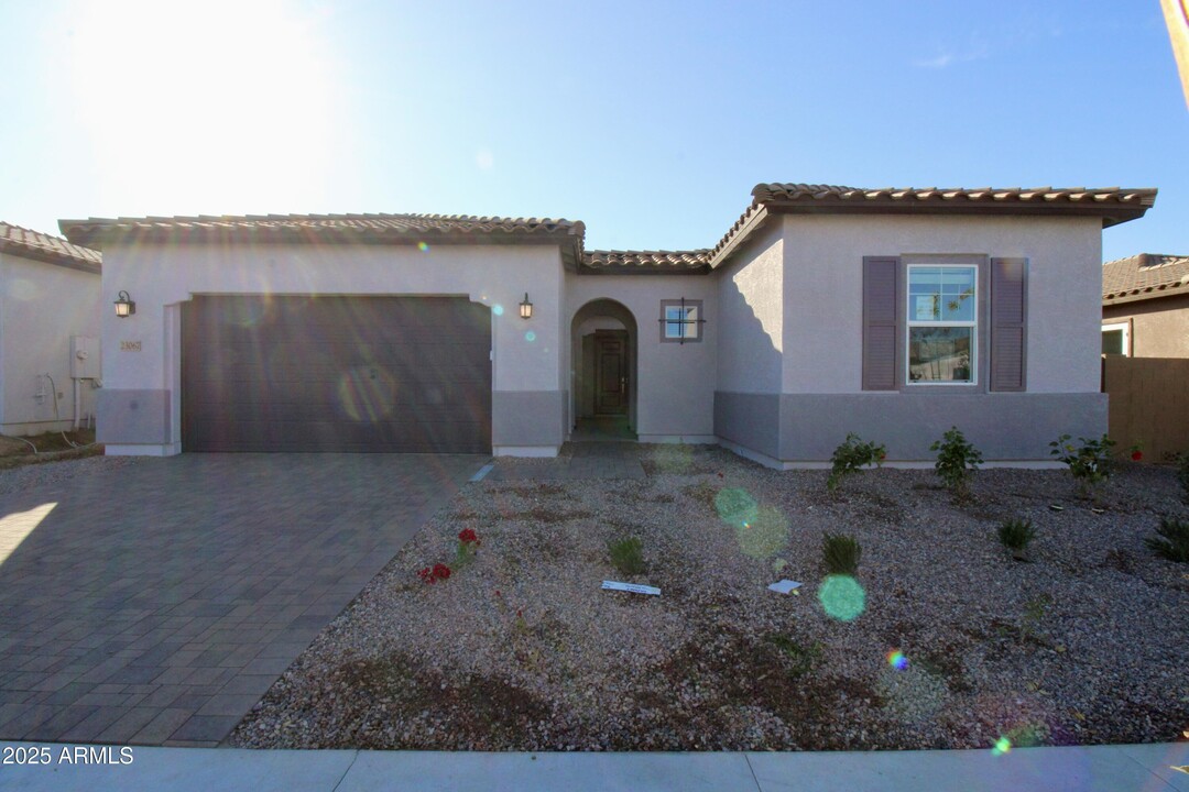 23067 E Lords Wy in Queen Creek, AZ - Building Photo