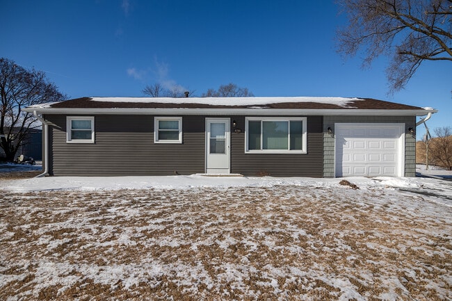 8704 Indigo Ln in Machesney Park, IL - Building Photo - Building Photo