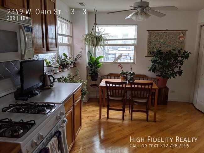 2349 W Ohio St in Chicago, IL - Building Photo - Building Photo