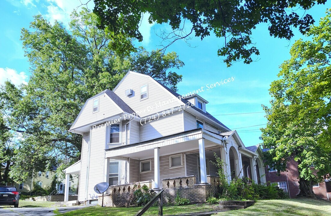 1005 Highland Ave in New Castle, PA - Building Photo