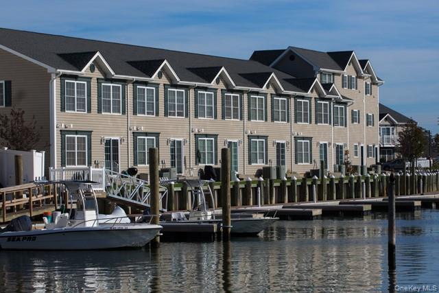 60 Front St in East Rockaway, NY - Foto de edificio