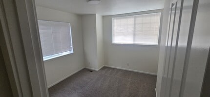 10824 NE 144th Ct in Kirkland, WA - Building Photo - Building Photo