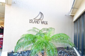 690 Island Way in Clearwater, FL - Building Photo - Building Photo