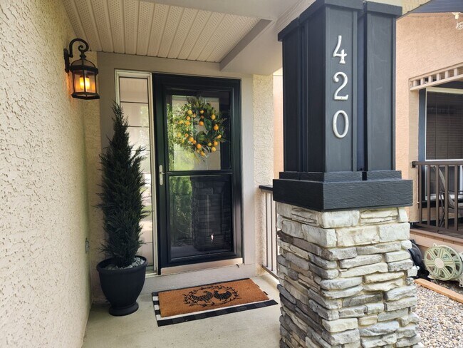 420 Everbrook Dr SW in Calgary, AB - Building Photo - Building Photo