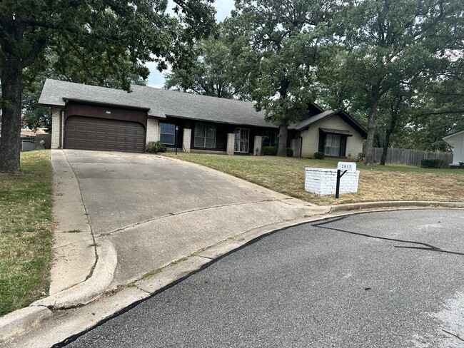 property at 2017 W Xyler St