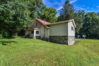 60 E Highland St in Blue Ridge, GA - Foto de edificio - Building Photo