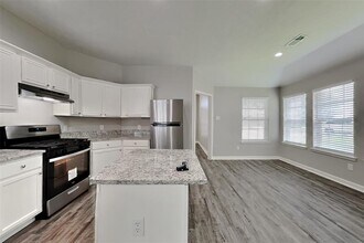 7010 Apple Oak Ct in Richmond, TX - Building Photo - Building Photo