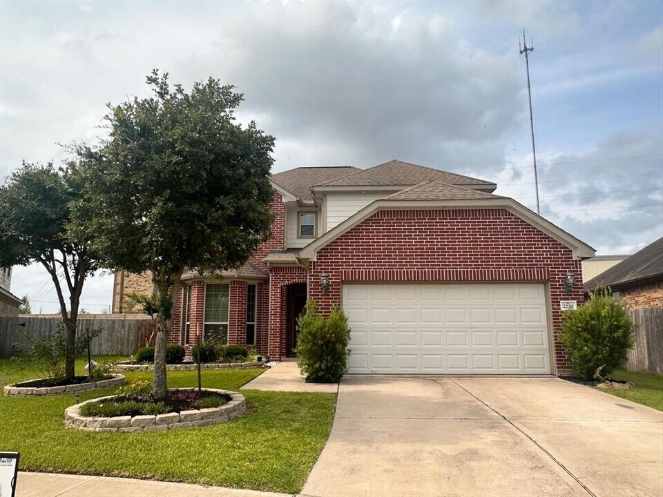 2230 Argos Dr in Missouri City, TX - Building Photo