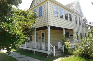 125 Manhattan Dr, Unit 2 in Burlington, VT - Building Photo