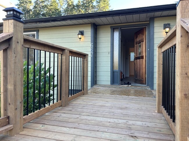 667 Sixth St in Nanaimo, BC - Building Photo - Building Photo
