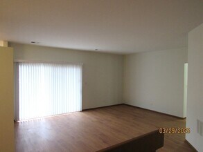 1735 Chesapeake Ln, Unit 7 in Schaumburg, IL - Building Photo - Building Photo