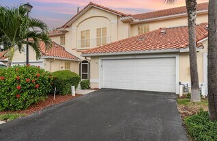 8410 Maria Ct in Cape Canaveral, FL - Building Photo