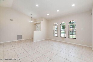 1040 Big Horn Cir NW in Palm Bay, FL - Building Photo