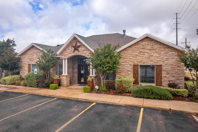 Brickstone Villas in Lubbock, TX - Foto de edificio - Building Photo