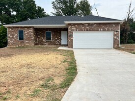 1100 S Mission Ave in Bolivar, MO - Building Photo