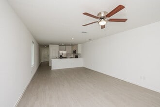 1223 Maple St in Wilmer, TX - Foto de edificio - Building Photo