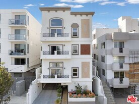 11547 Rochester Ave in Los Angeles, CA - Building Photo