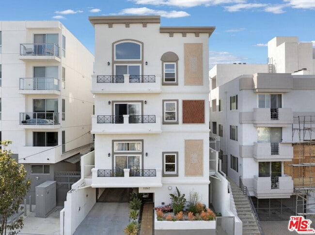 property at 11547 Rochester Ave