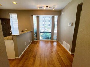 2002 N Fitzhugh Ave in Dallas, TX - Building Photo - Building Photo