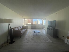 55 S Kukui St, Unit D1302 in Honolulu, HI - Building Photo - Building Photo