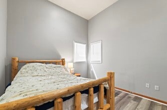 669 Modesto St, Unit B in Gaylord, MI - Foto de edificio - Building Photo