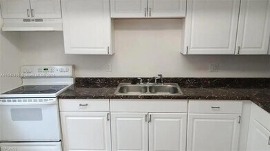 2524 Congress St in Ft. Myers, FL - Building Photo - Building Photo
