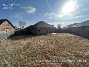922 SW 35th St in Moore, OK - Building Photo - Building Photo