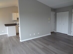 1127 N Red Oak Cir in Round Lake Beach, IL - Building Photo - Building Photo